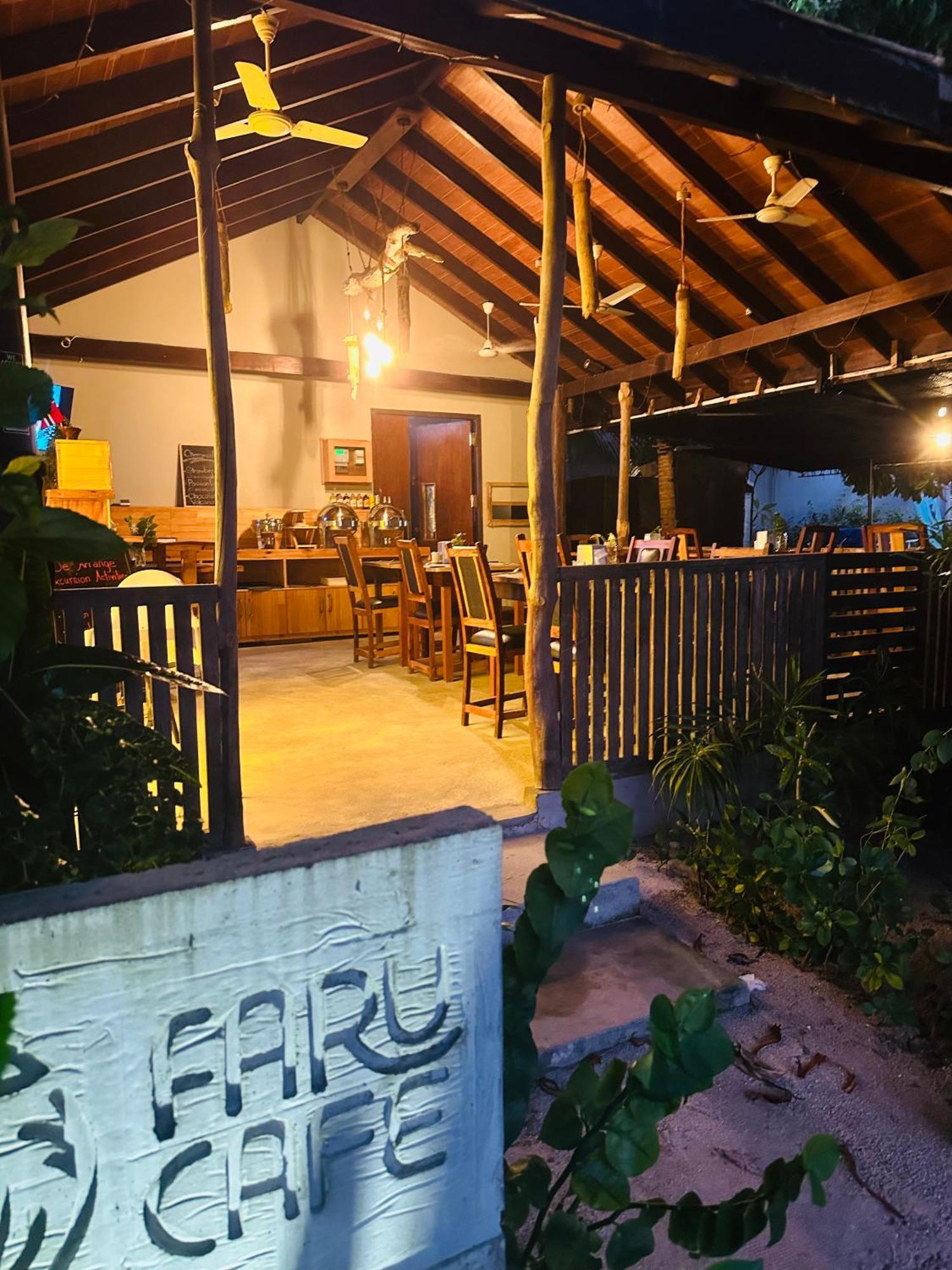 Thundi Sea View Hotel Fulidhoo Buitenkant foto