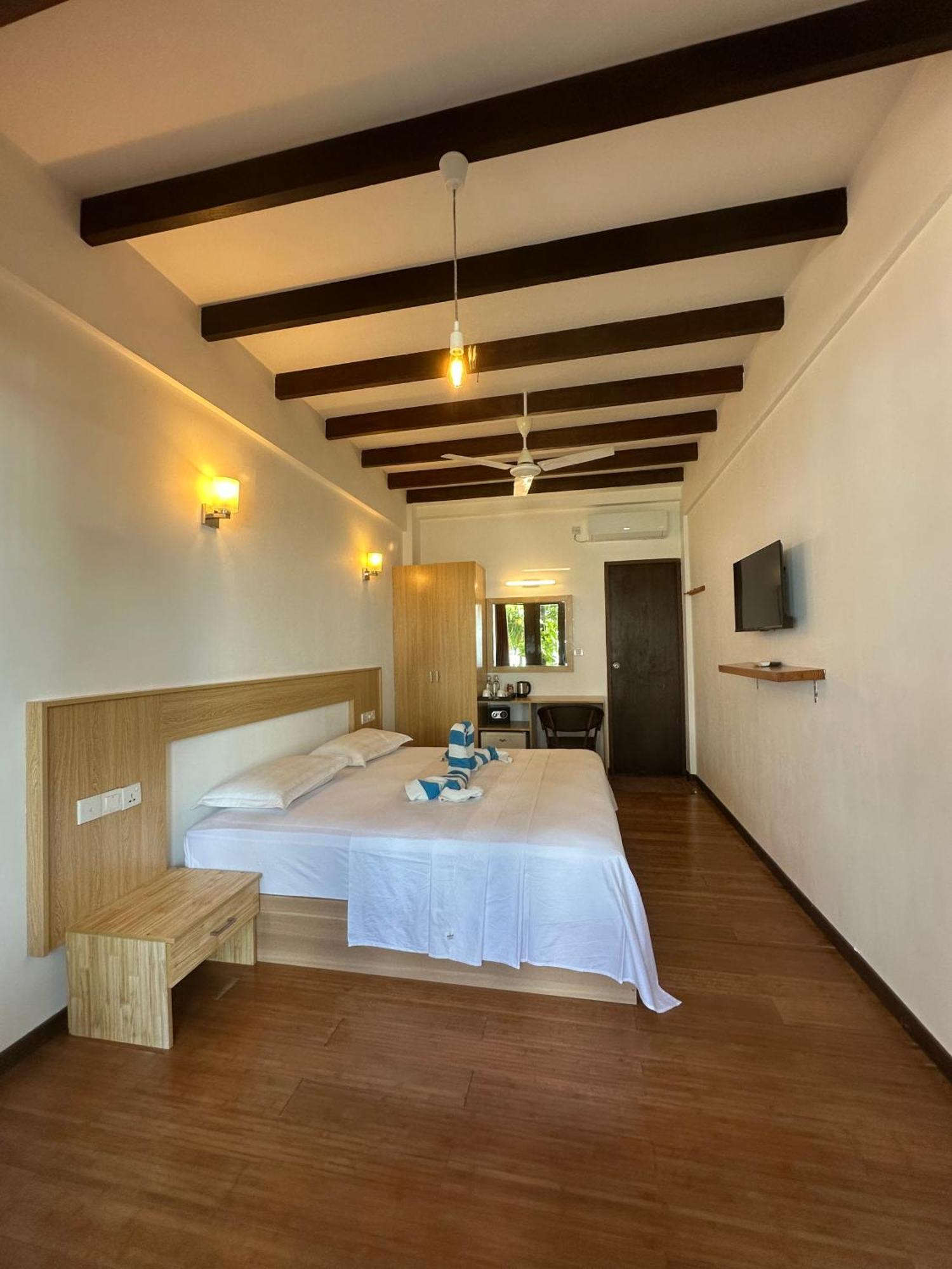 Thundi Sea View Hotel Fulidhoo Buitenkant foto